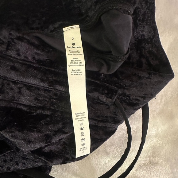 Lululemon size 2 ready to crush black joggers. Like new. $128 retail. High rise - Picture 5 of 12